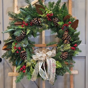 Canella Multi-cone Holiday Fresh Wreath